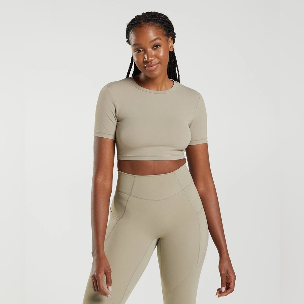 Gymshark x Whitney Short Sleeve Crop Top - Cement Brown